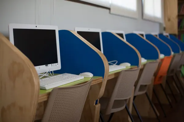 Detalle de división y cubierta · Sala de informática, Forma y Color